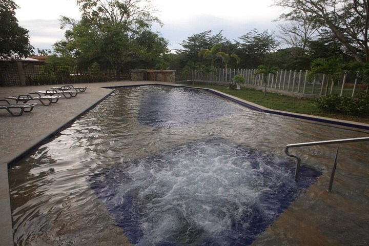 Pool 18 of 36