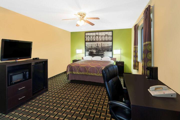 1 Queen Bed (2 of 7)
