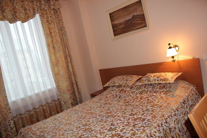 Room 5 of 108