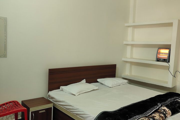 Room 15 of 38