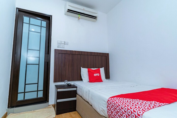 Room 12 of 25