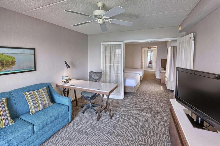 2 Queen Beds Balcony (7 of 16)