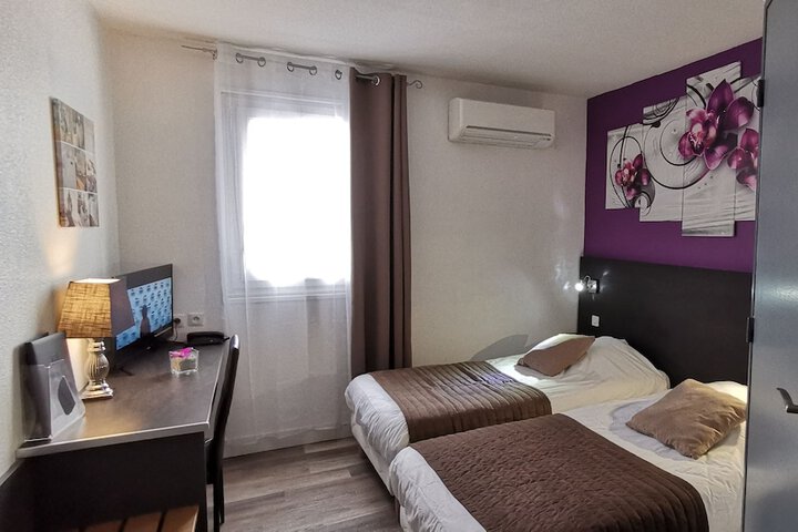 Room 10 of 37