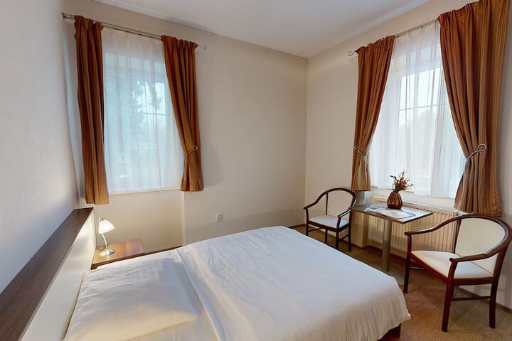 Room 2 of 35
