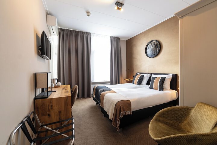 Room 18 of 34