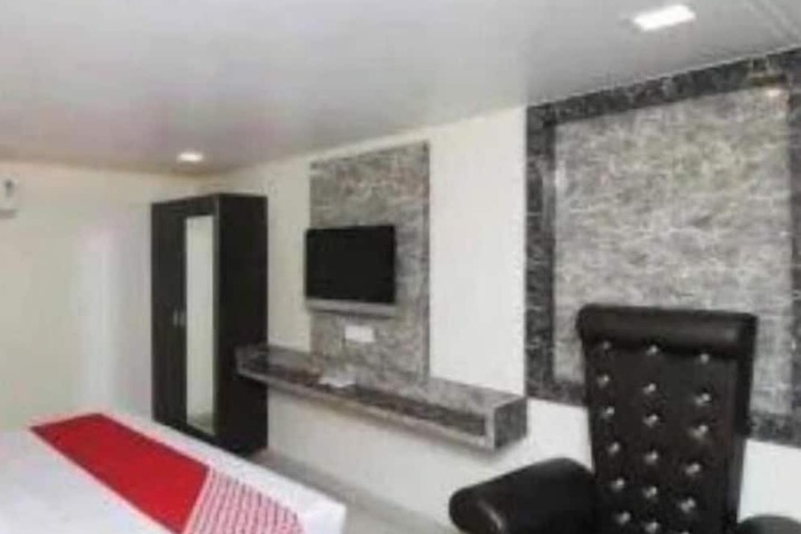 Room 2 of 10