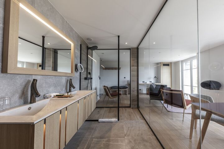 Room 42 of 75