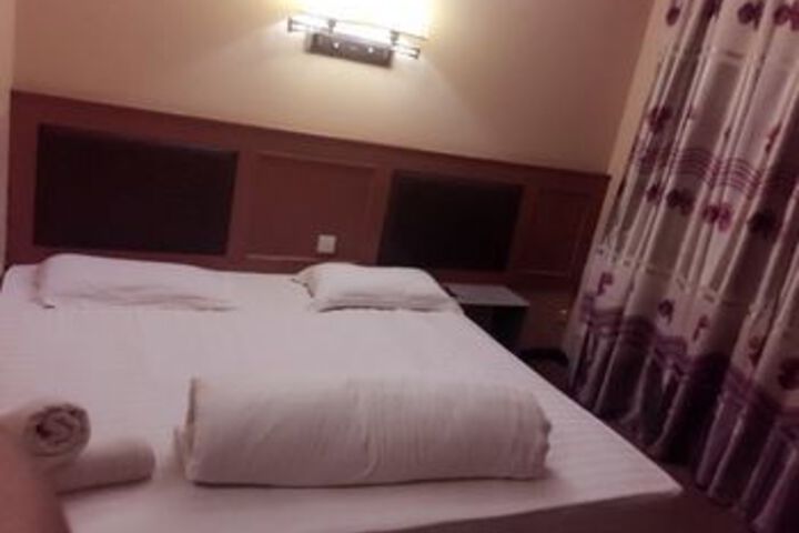 Room 11 of 30