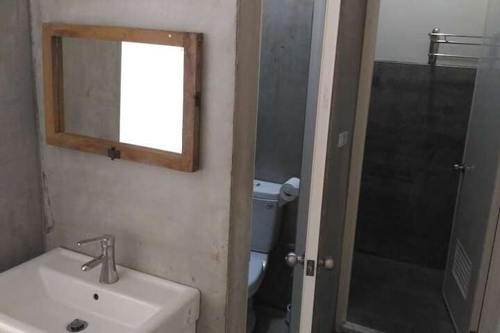 Room 4 of 7
