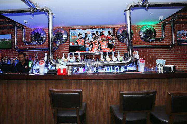 Lounge 66 of 77