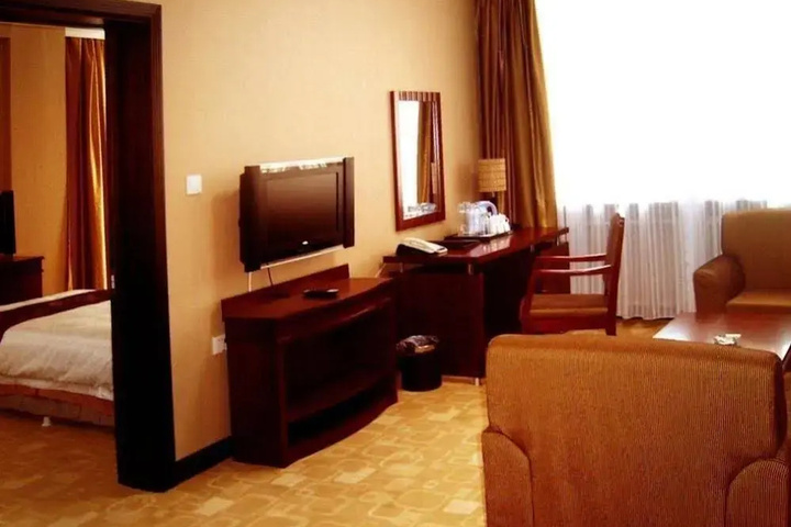 Room 5 of 14