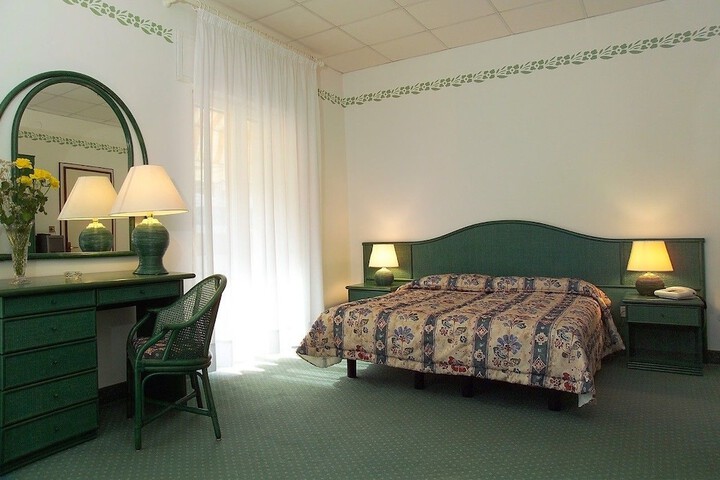Room 9 of 44
