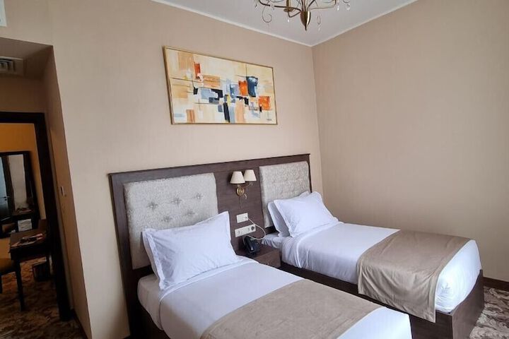 Room 7 of 24