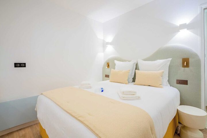 Room 2 of 12