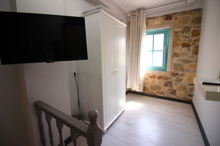 Room 28 of 54