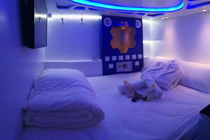 Room 5 of 84