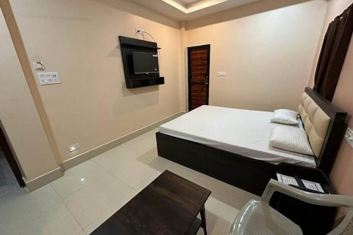 Room 8 of 21