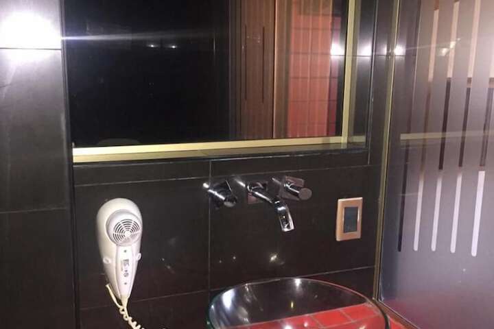 Room 42 of 57