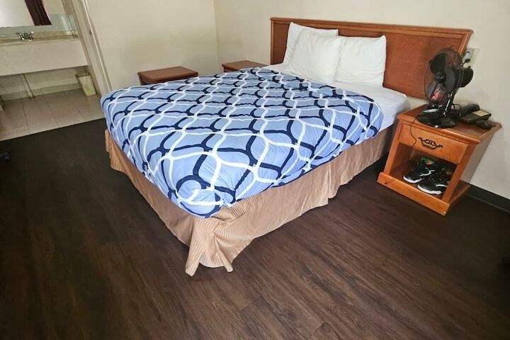 Room 10 of 19