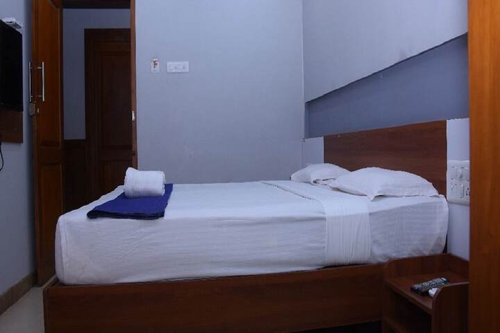 Room 6 of 16