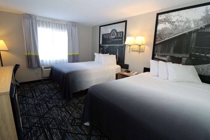 1 Queen Bed Mobility Accessible (3 of 21)