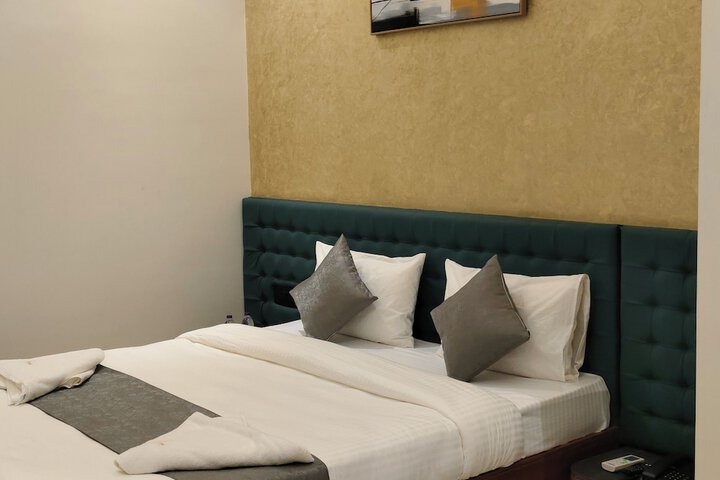Room 13 of 34