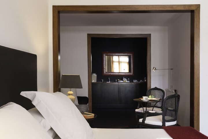 Room 8 of 75
