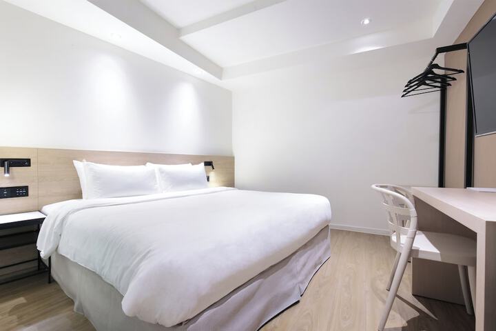 Room 30 of 67