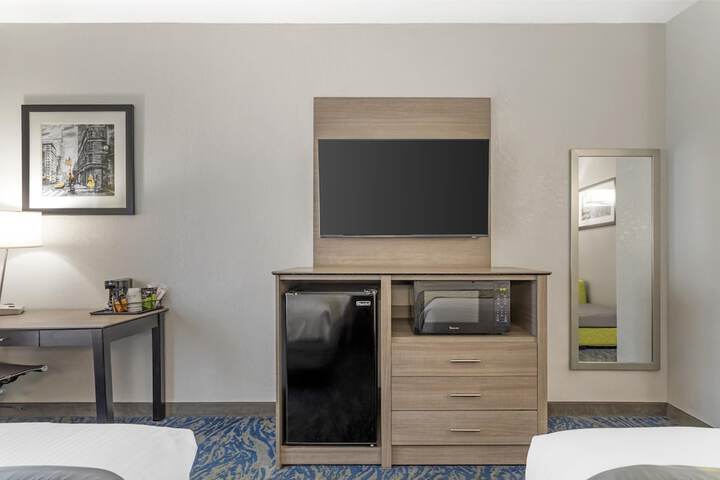Room 10 of 33