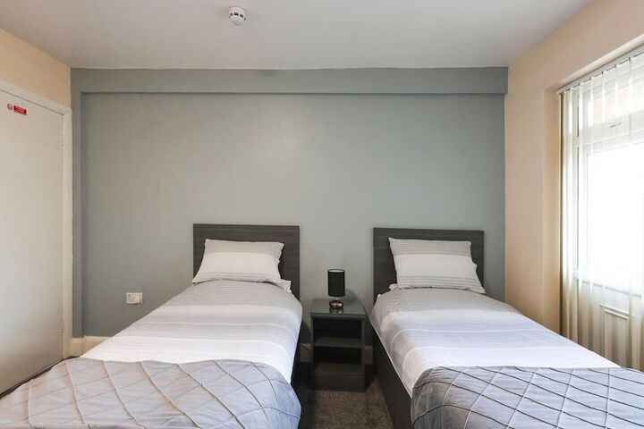 Standard Twin Room - Shared
