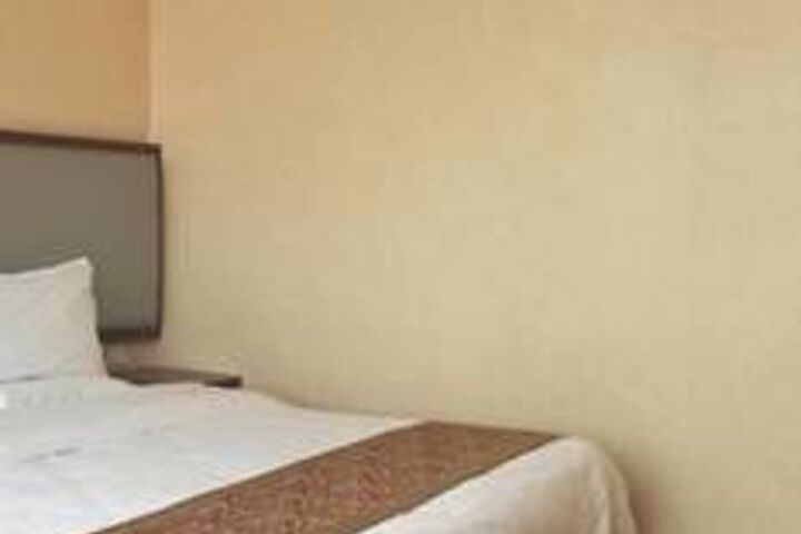 Room 28 of 40
