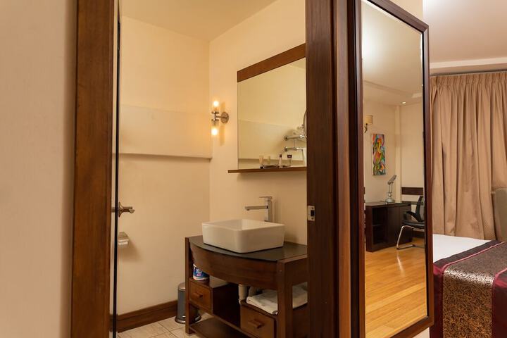 Room 43 of 87