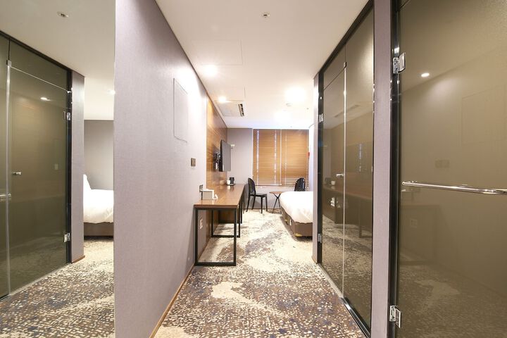 Room 29 of 48