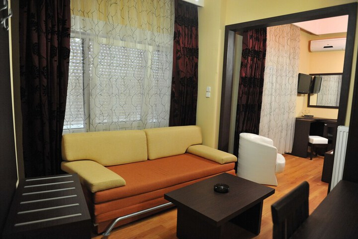 Room 14 of 36