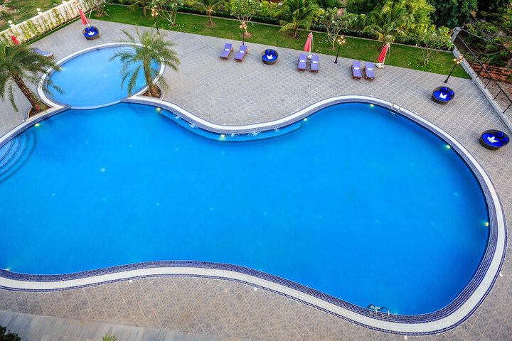 Pool 82 of 145