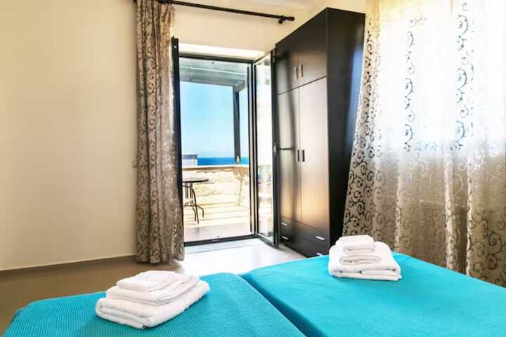 Room 12 of 25