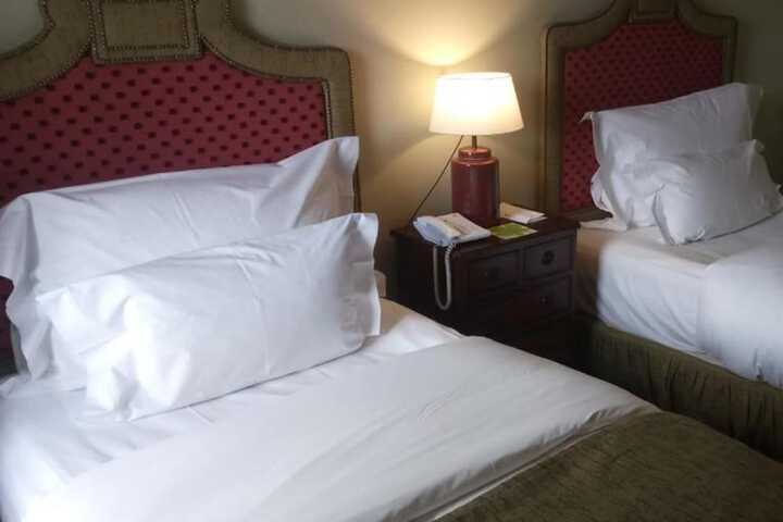 Room 15 of 152