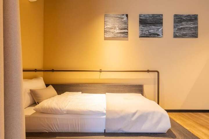 Room 28 of 79