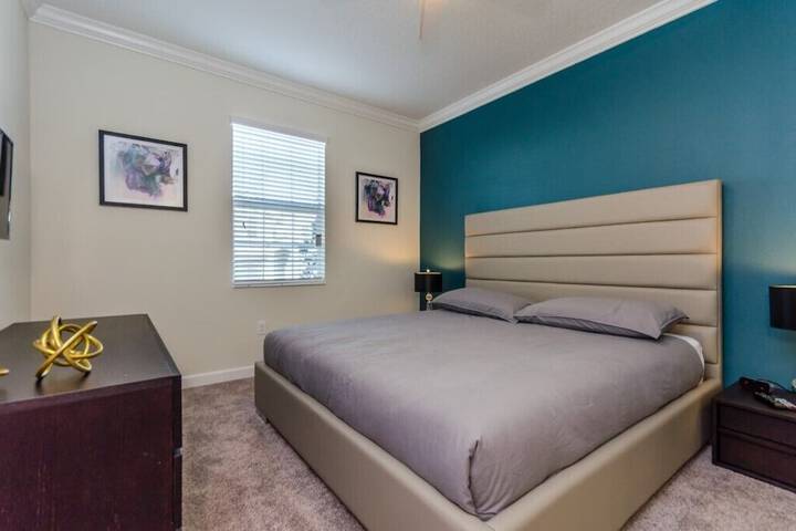 Room 2 of 32