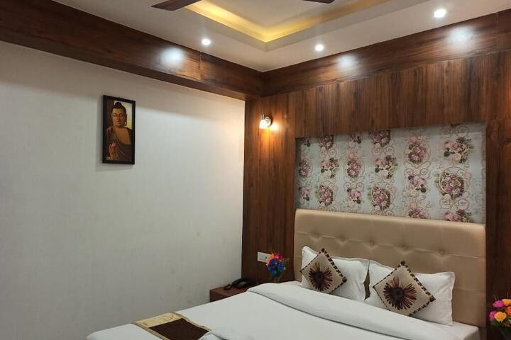 Room 8 of 35