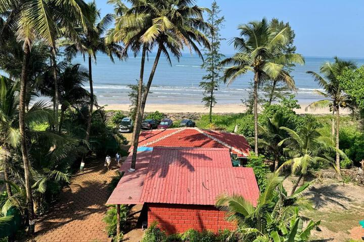 Exterior of Happy Days Diveagar