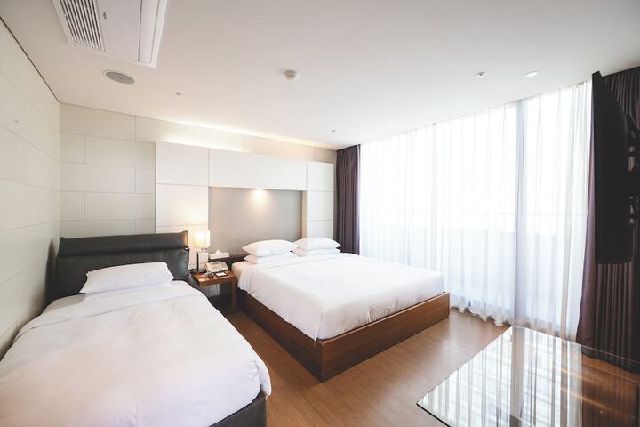 Room 30 of 151