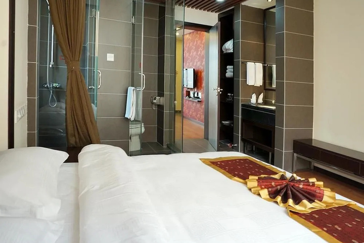 Room 4 of 14