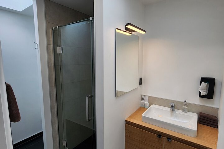 Room 42 of 47