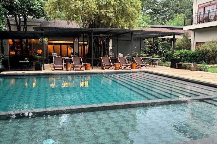 Pool 52 of 104