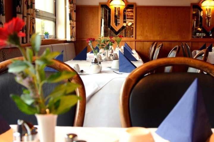 Dining 43 of 72