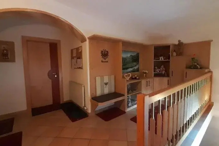 Room 11 of 23