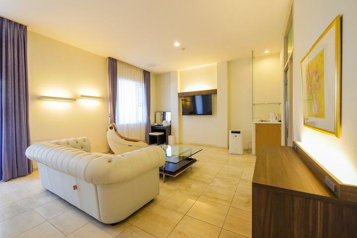 Room 5 of 27