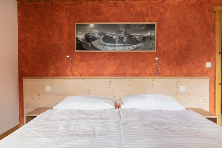 Room 33 of 61