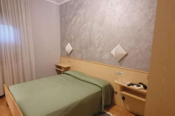 Room 8 of 46